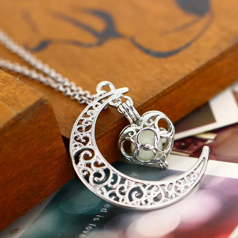 Gilded Grace™ | Glowing Moon Chain 